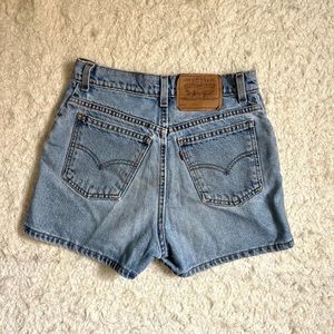 💛LEVI’S ORANGE TAB DENIM SHORTS